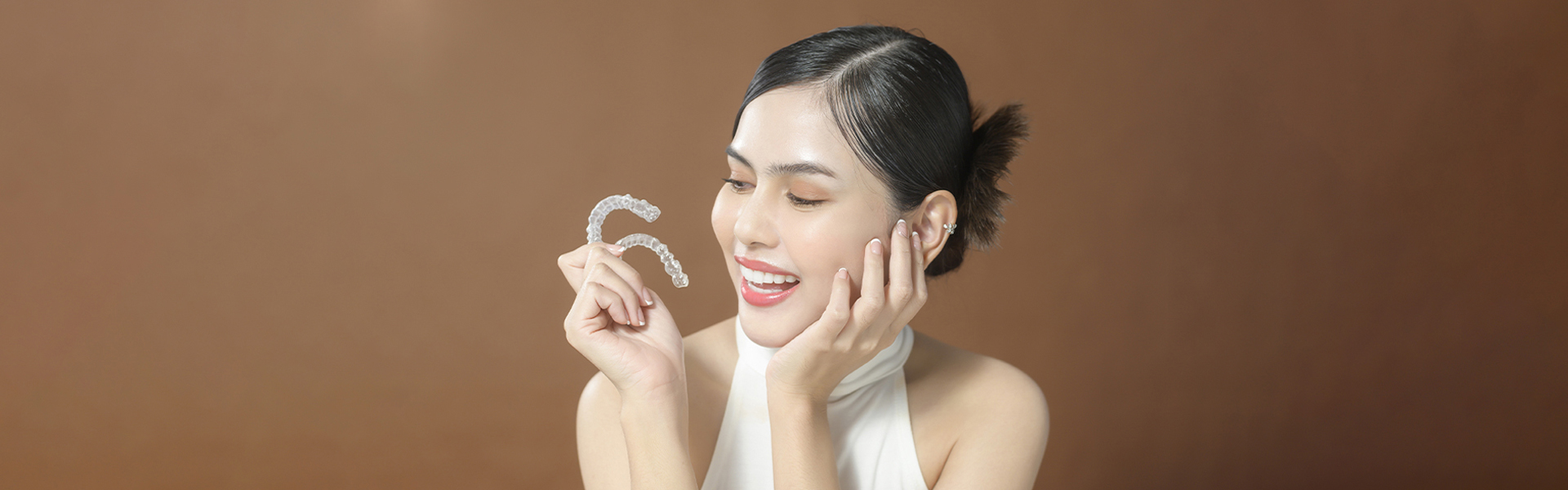 Understanding the Distinction Invisalign vs. Invisible Braces