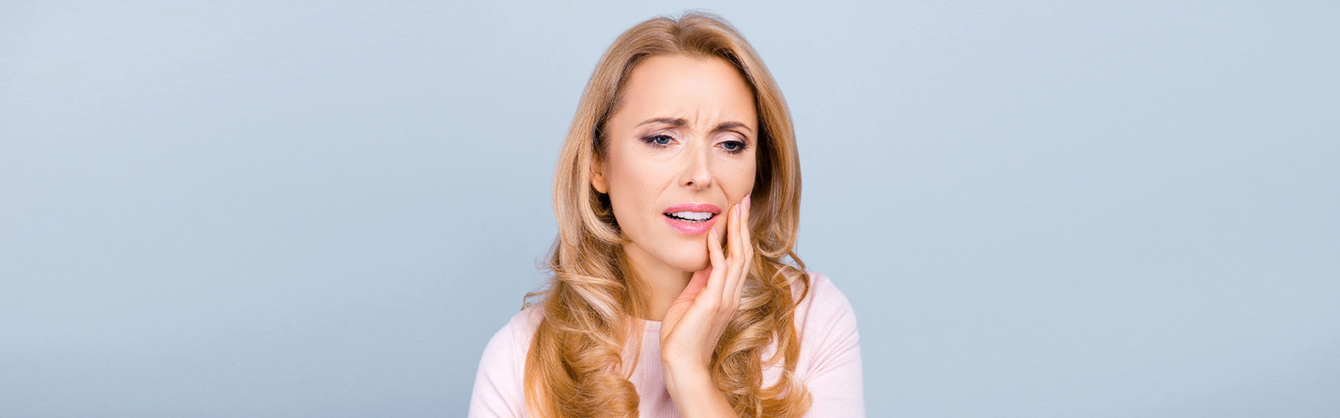 What does a periodontist do for gum disease?